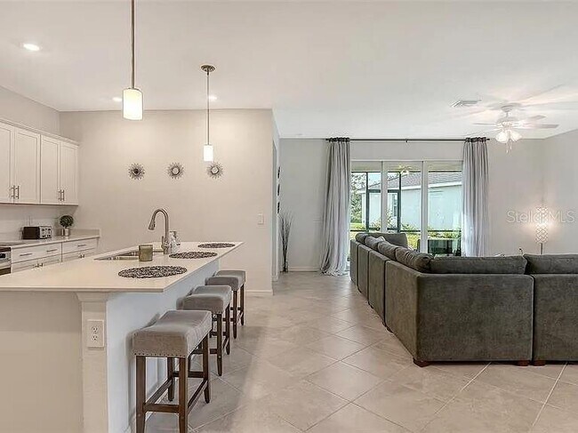 Building Photo - 10896 Pinot Dr