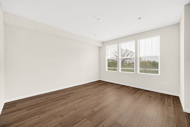 Building Photo - 2259 Horseshoe Cir