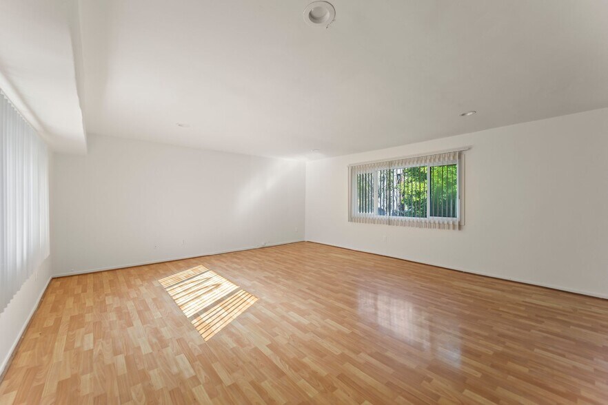 Building Photo - 5738 Woodman Ave