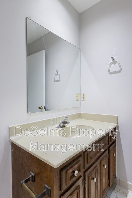 Building Photo - 3204 Blackwood Dr