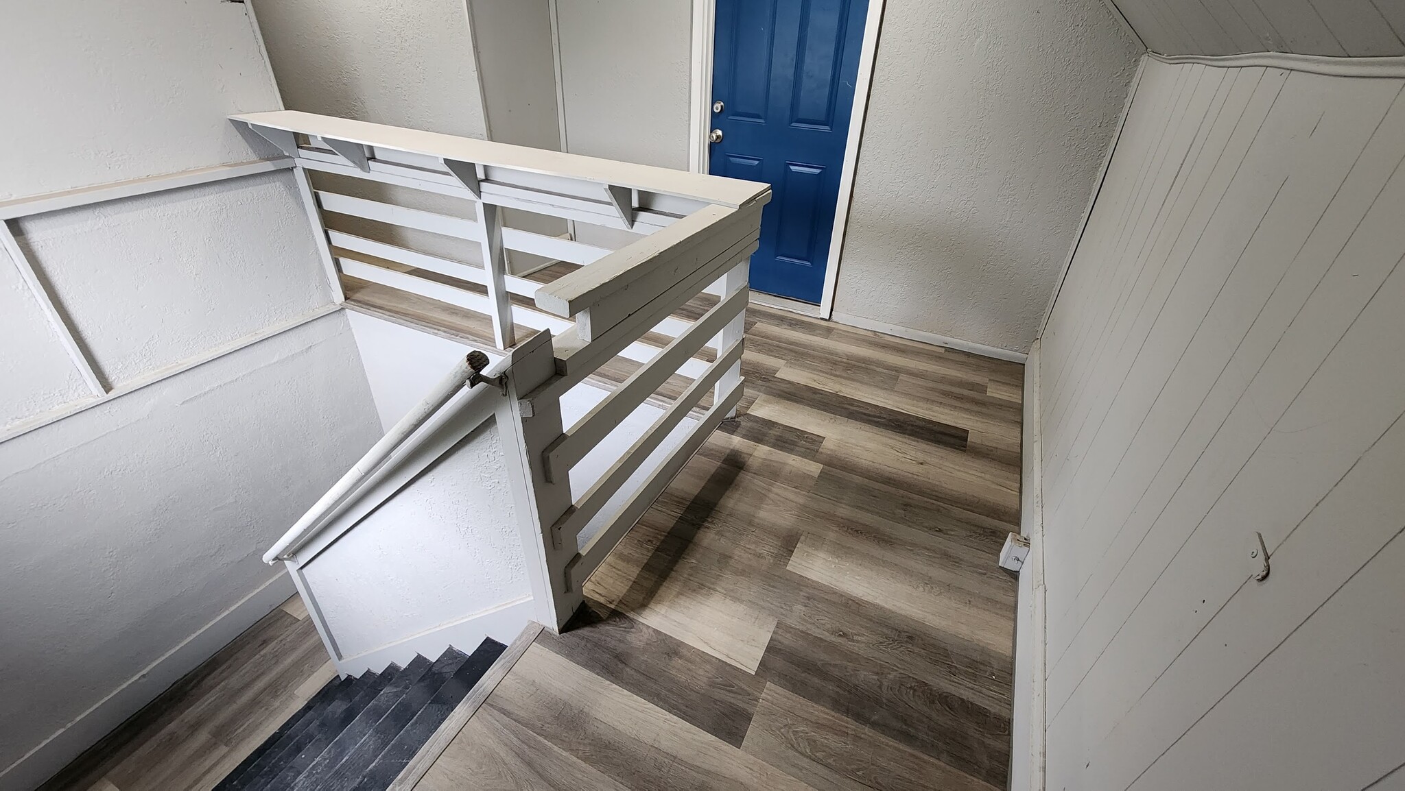 3rd floor entry - 2717 Aldrich Ave N