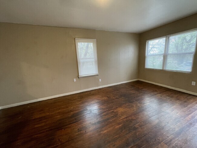 Building Photo - 602 W Oklahoma Ave