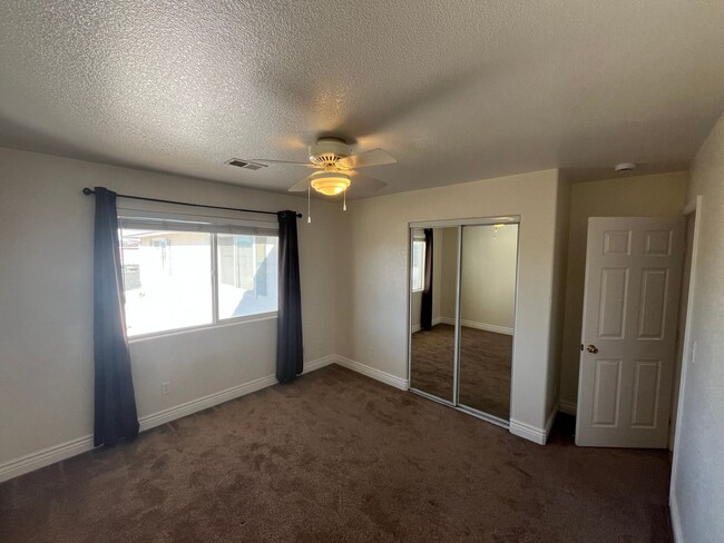 Building Photo - 1632 McClelland St