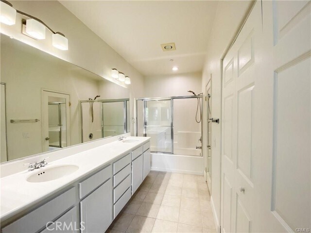 Building Photo - 66 Rosenblum