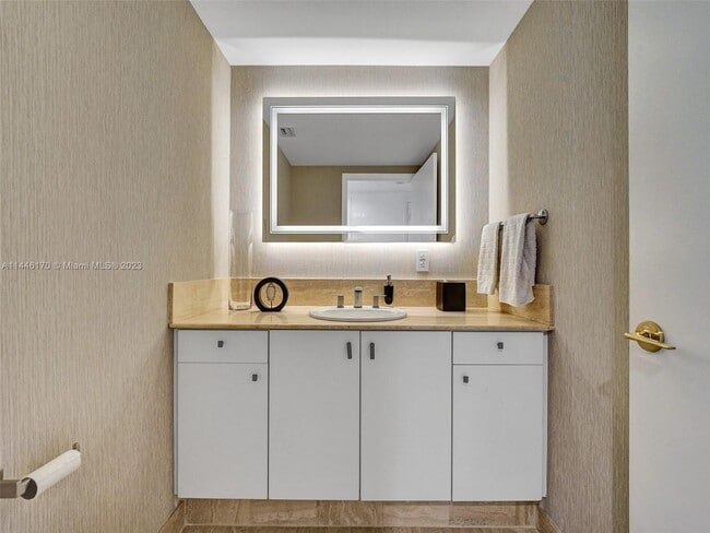 Building Photo - 7000 Island Blvd