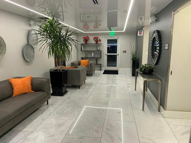 Building Photo - 340 Sunset Dr