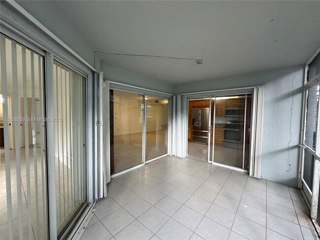 Building Photo - 2651 SE 19th Ct