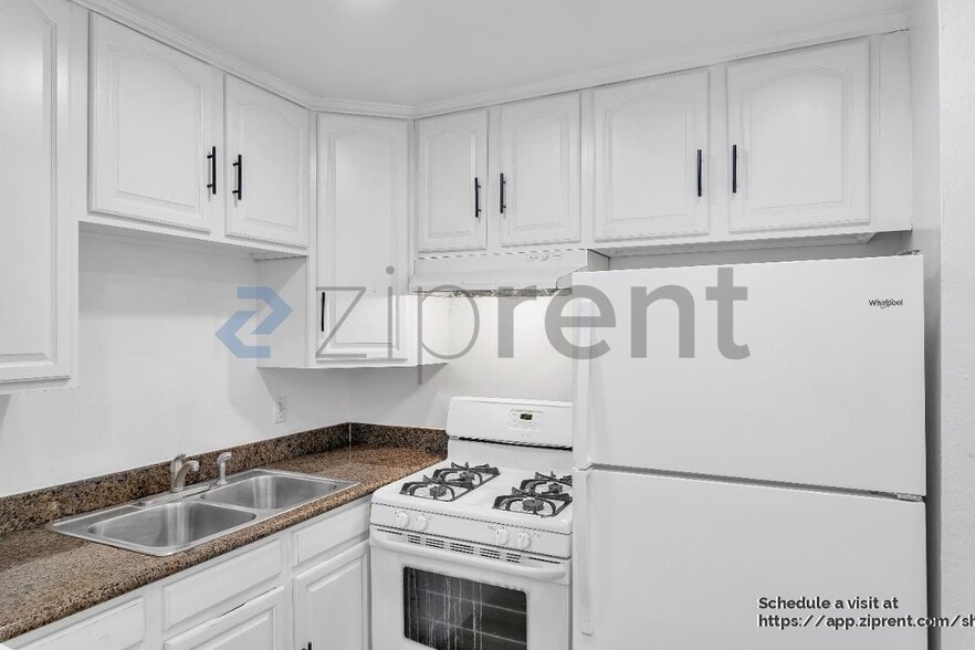 Building Photo - 669 33rd St