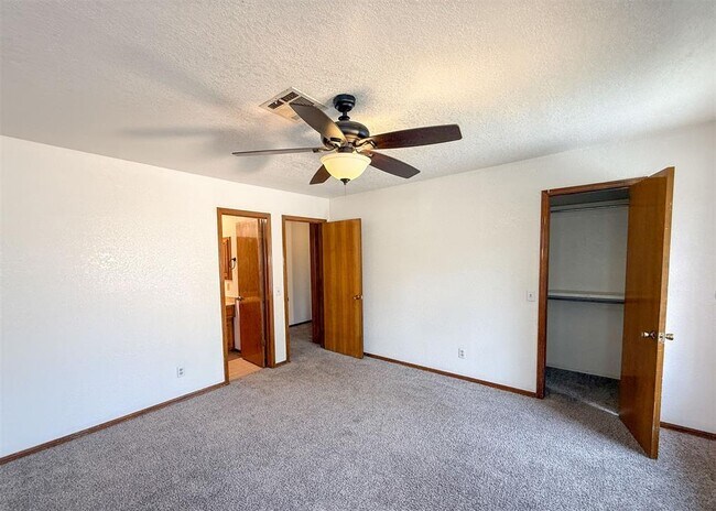 Building Photo - 7019 N Spinnaker Ln