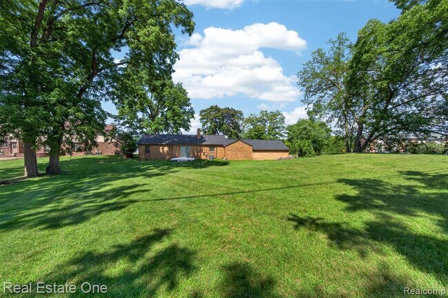 Building Photo - 2079 Klingensmith Rd