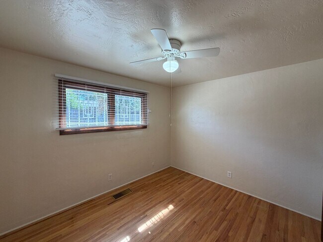 Building Photo - 2838 La Veta Dr