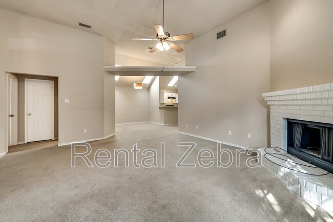 Building Photo - 4408 Sierra Dr