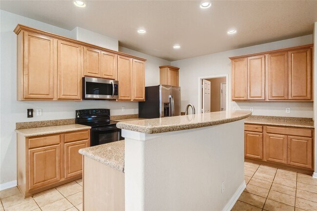 Building Photo - Over 3300 Square Feet