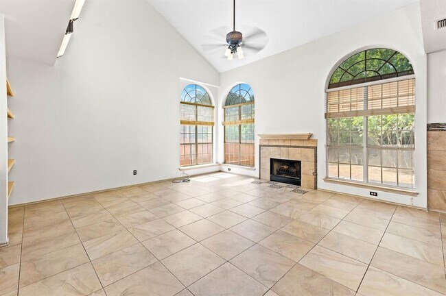 Building Photo - 1601 Chasewood Dr