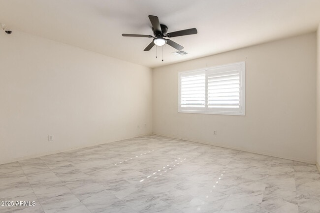 Building Photo - 4410 N 124th Ave