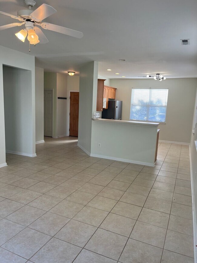 Building Photo - Great Neighborhood with Community Pool