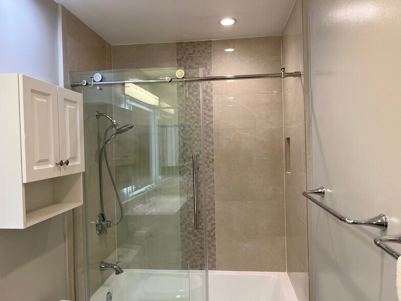 shower - 1828 Camden Ave