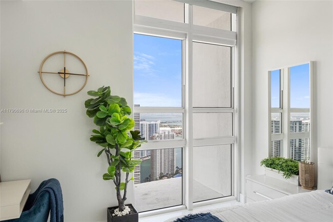 Building Photo - 950 Brickell Bay Dr