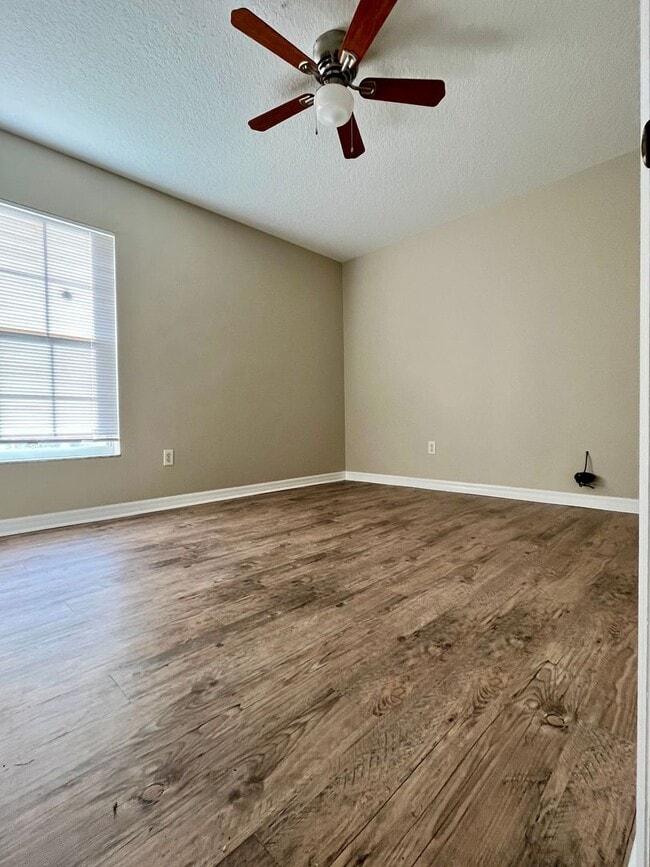 Building Photo - Fresh and Refurbed  3 Bed / 2 Bath Home in Apopka