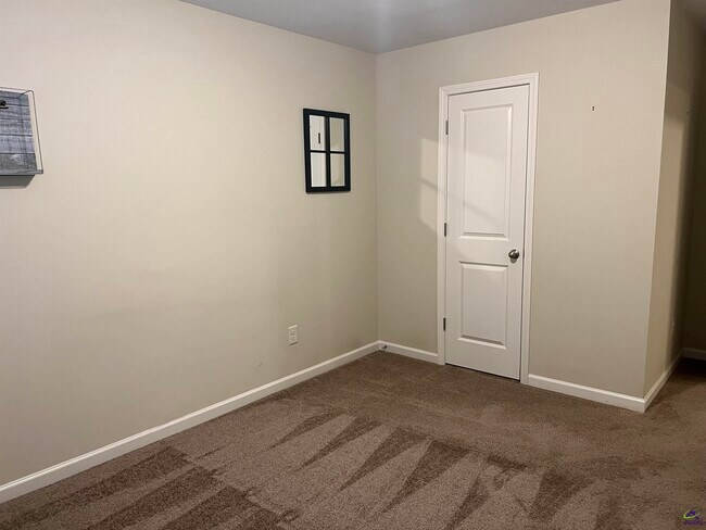 Building Photo - 204 Dog Fennel Ln