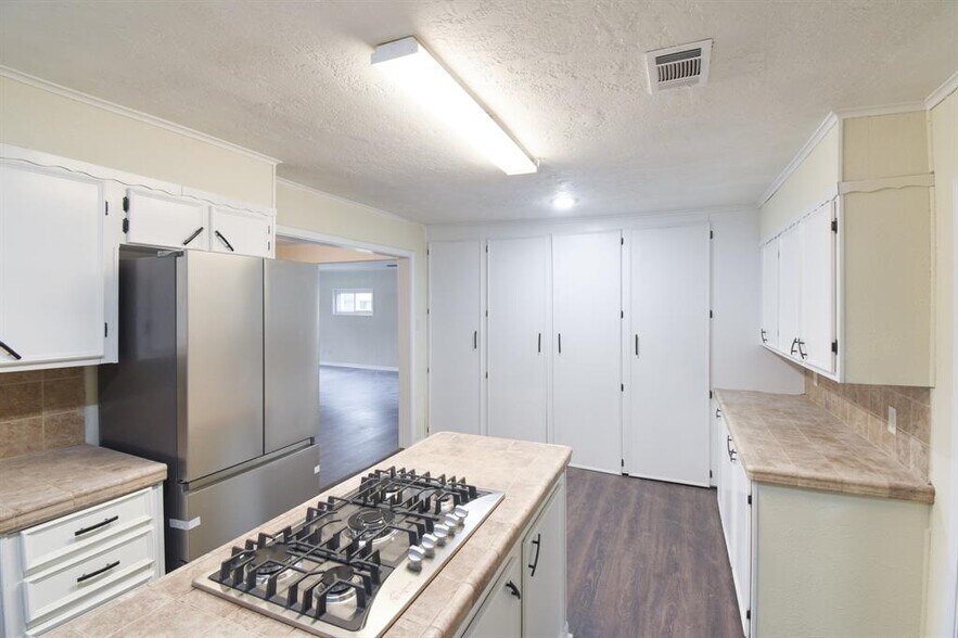 Building Photo - 301 S 3rd St