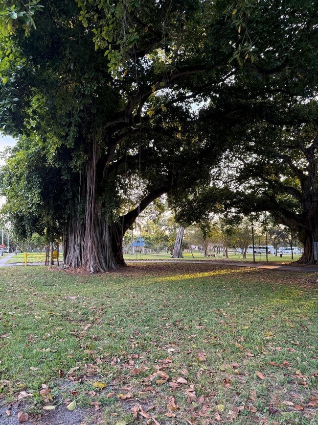 Building Photo - 603 N St