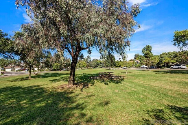 Building Photo - 339 Willowspring Dr N