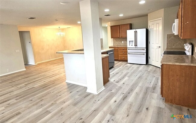 Building Photo - 5509 Columbia Dr