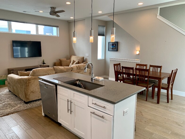 Building Photo - 2815 W 25th Ave