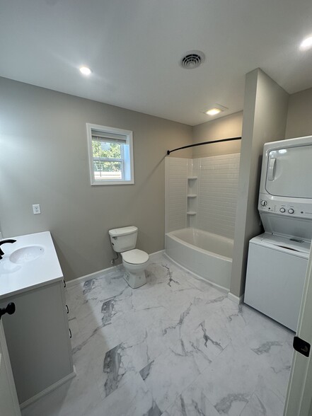 Building Photo - 6351 E Townline Rd