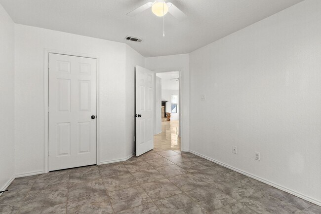 Building Photo - 4803 Topsey Dr