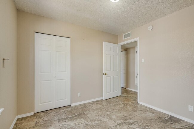 Building Photo - 5301 Marcillus Ave