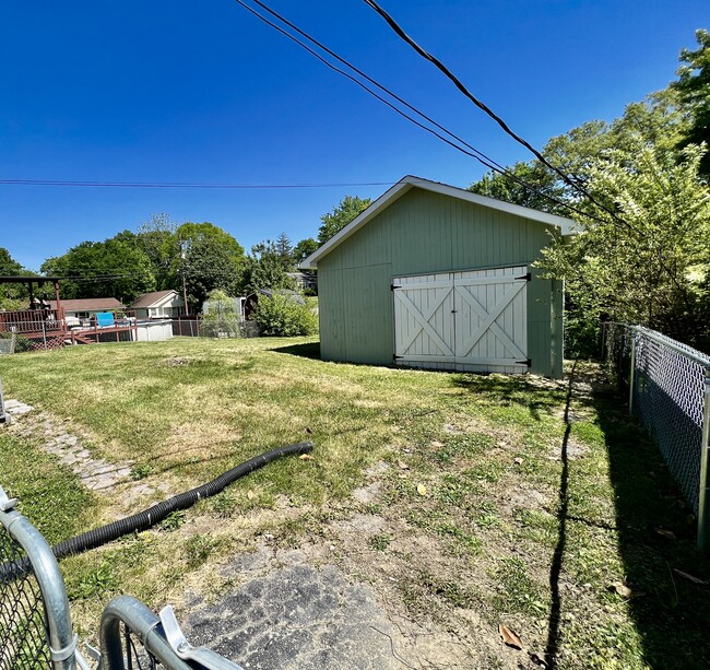 Building Photo - 1932 Fairwood Ave