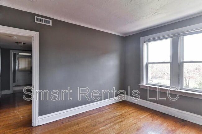 Building Photo - 3860 Bamberger Ave