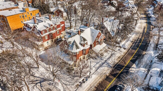 Building Photo - 5 Fairbanks St