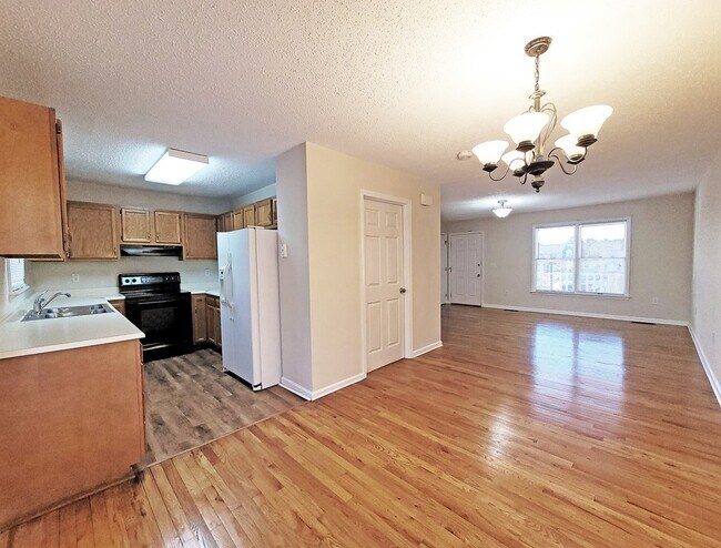 Building Photo - 807B Edgemont Terrace SW