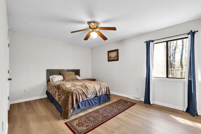 Building Photo - 6530 Thamesmead Ln