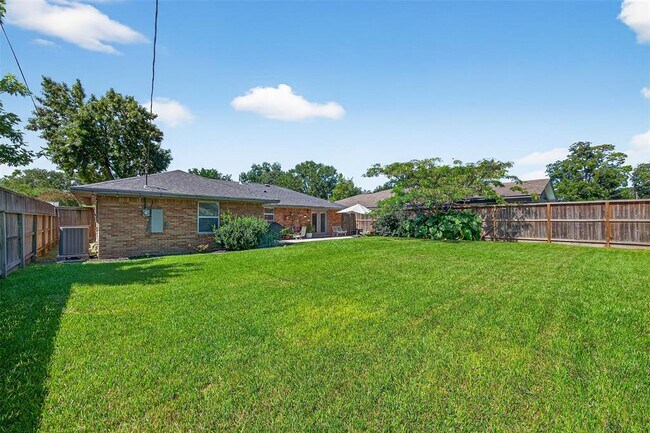Building Photo - 4318 De Milo Dr