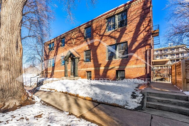 Building Photo - Spacious Condo with Office!