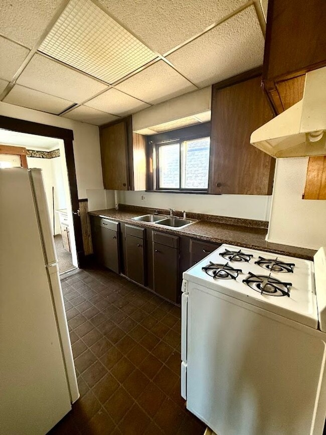 Building Photo - Fulton Rd Triplex