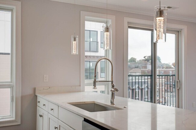 Building Photo - 519 Broadway