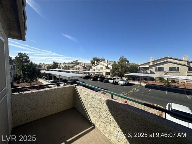 Building Photo - BRIGHT 2ND FLOOR UNIT IN SOUTHEAST GATED C...