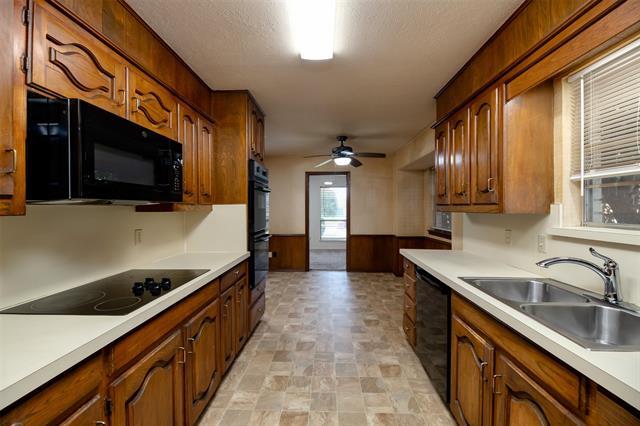 Building Photo - 2121 Stone Creek Dr