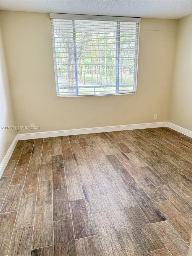 Building Photo - 811 Lyons Rd