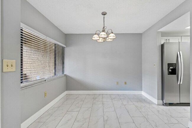 Building Photo - Fully Renovated 2-Bedroom Condo—Just 1 Mile from Universal!