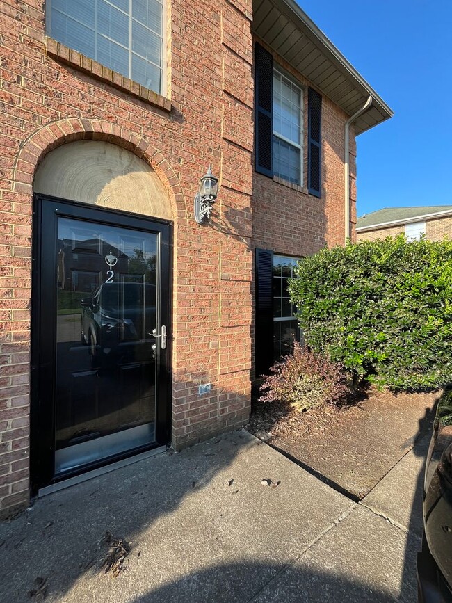 Building Photo - 1611 Meadow Spring Dr