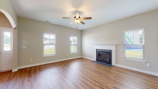 Building Photo - 215 Purple Martin Dr