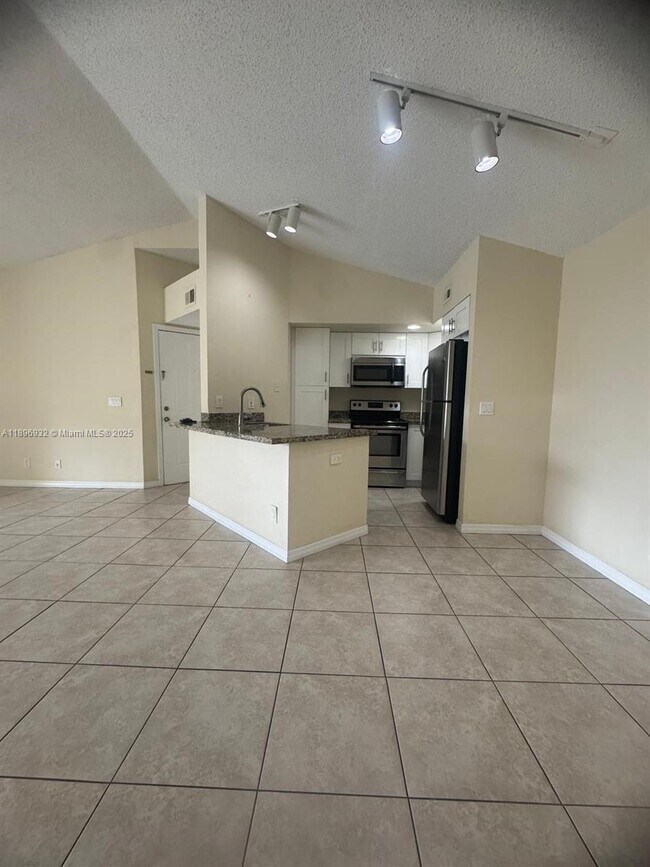 Building Photo - 12730 Vista Isles Dr