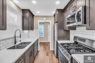 Building Photo - 711 Smith Ave