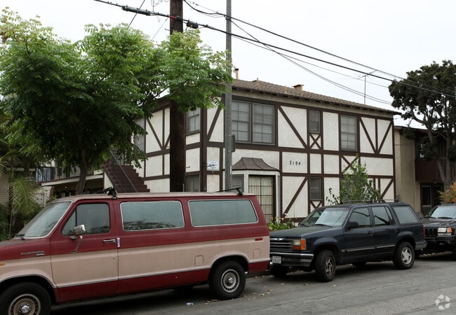 Building Photo - 2104 E Florida St